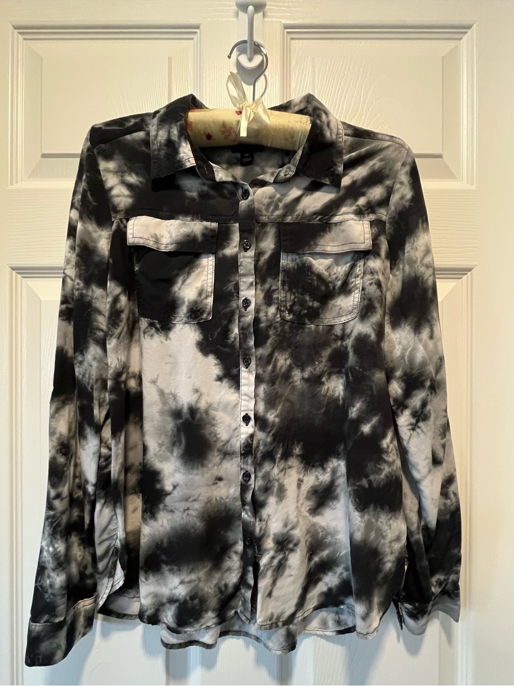 a.n.a Button Down Shirt 
Size Medium (Petite)